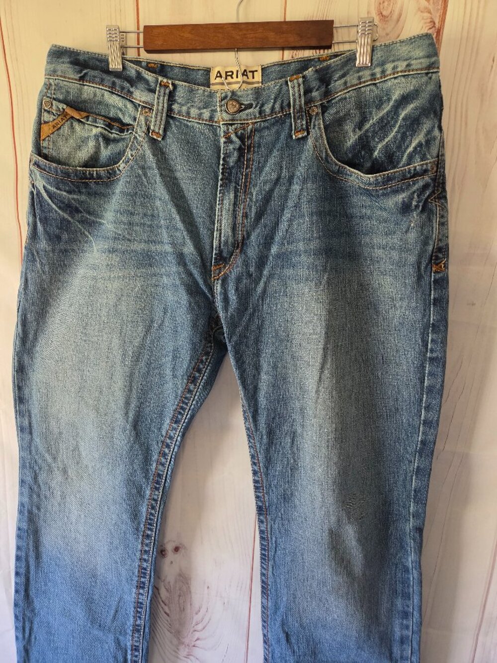 Ariat Relaxed Boot Cut M4, Men’s 38/34. Classic denim jean medium wash workwear